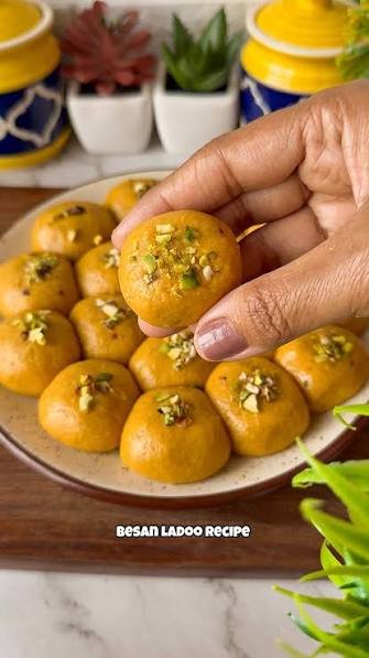 Desi Ghee Besan Laddu